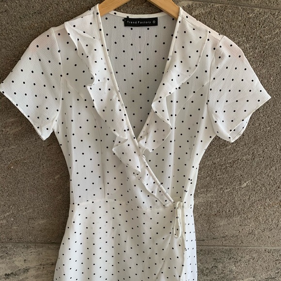 White polka dot wrap dress NEW - Picture 3 of 4